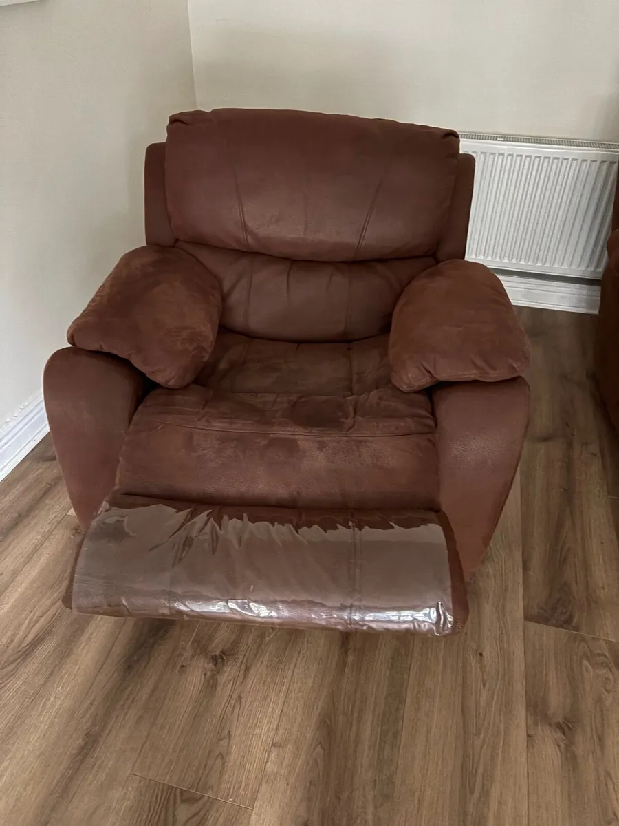 Recliner 2 seater sofa and armchair - Image 3