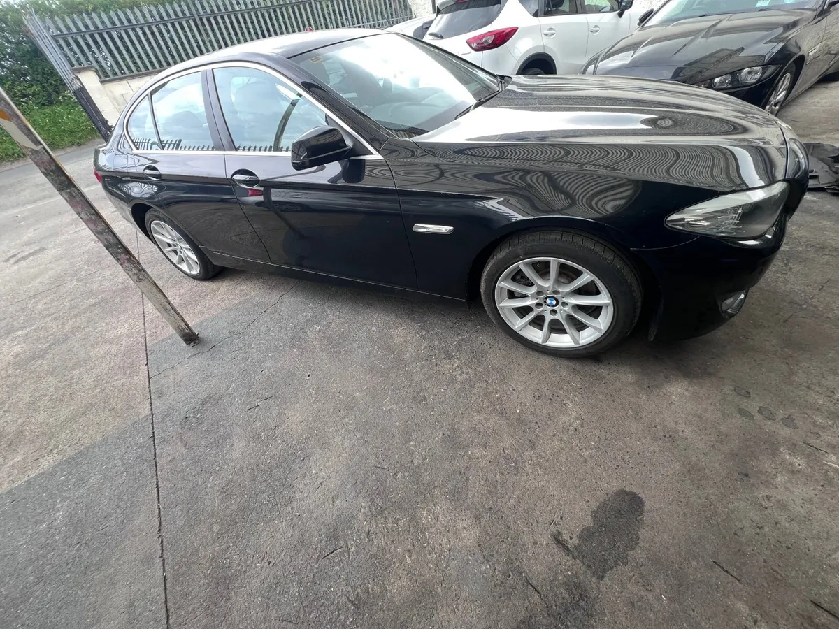 BMW 520D 2011 - Image 2