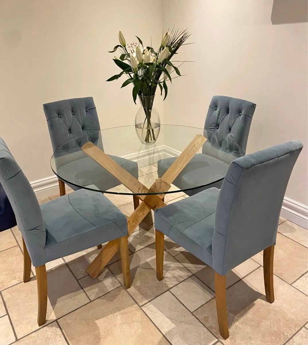 Glass dining table with chairs - Image 1