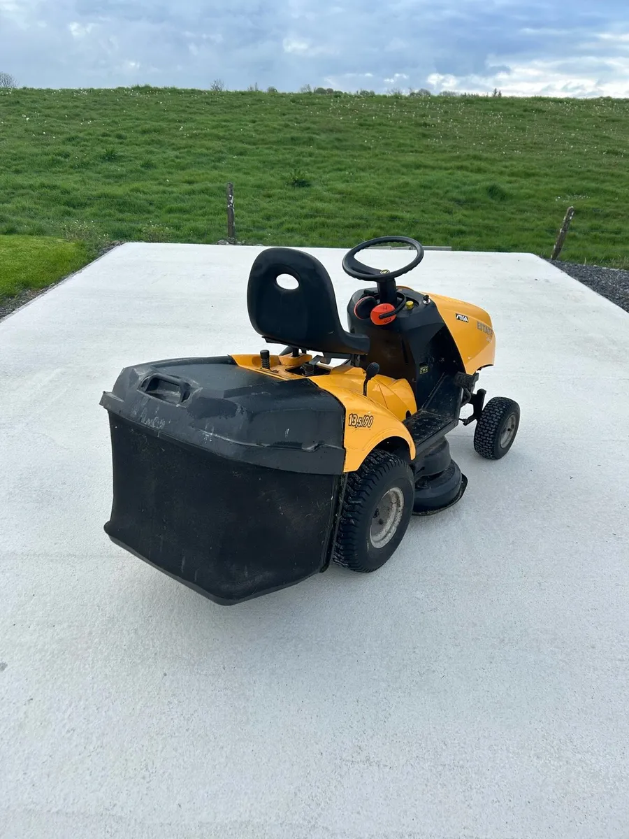 Ride on lawnmower - Image 2