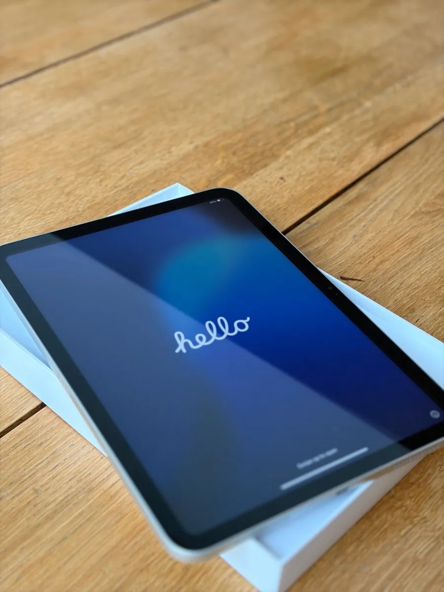 11" iPad Wi-Fi 128GB - Silver (A16) - Image 1