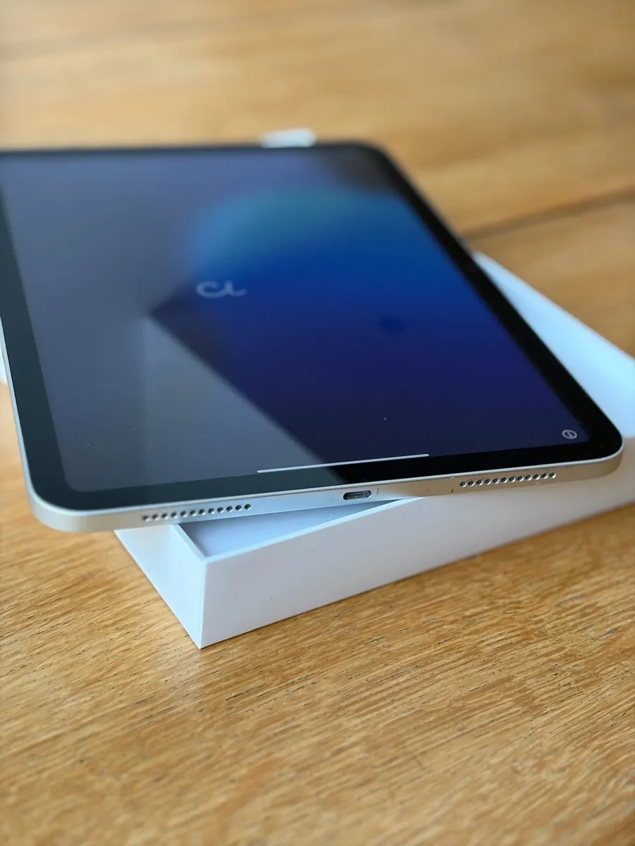 11" iPad Wi-Fi 128GB - Silver (A16) - Image 3