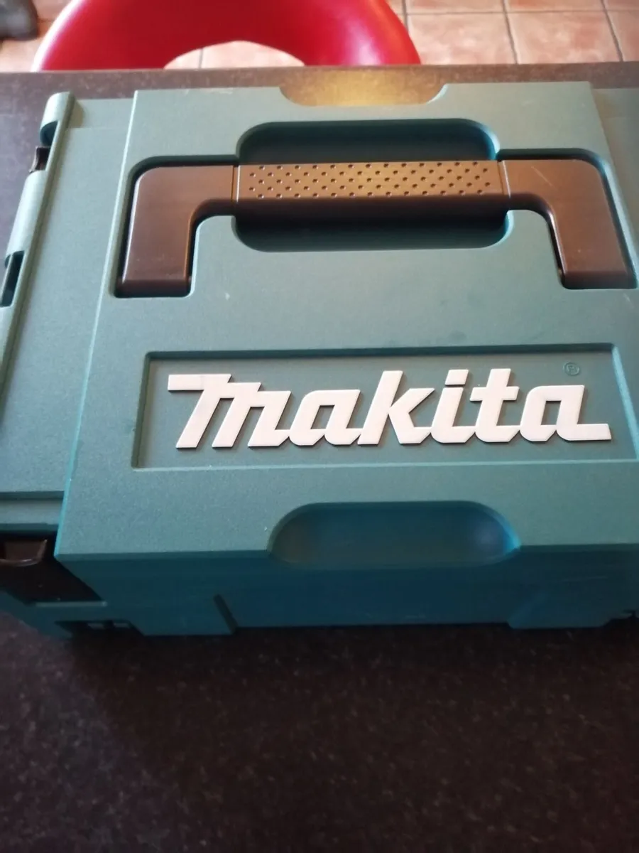 2 new 18v sets - Image 3