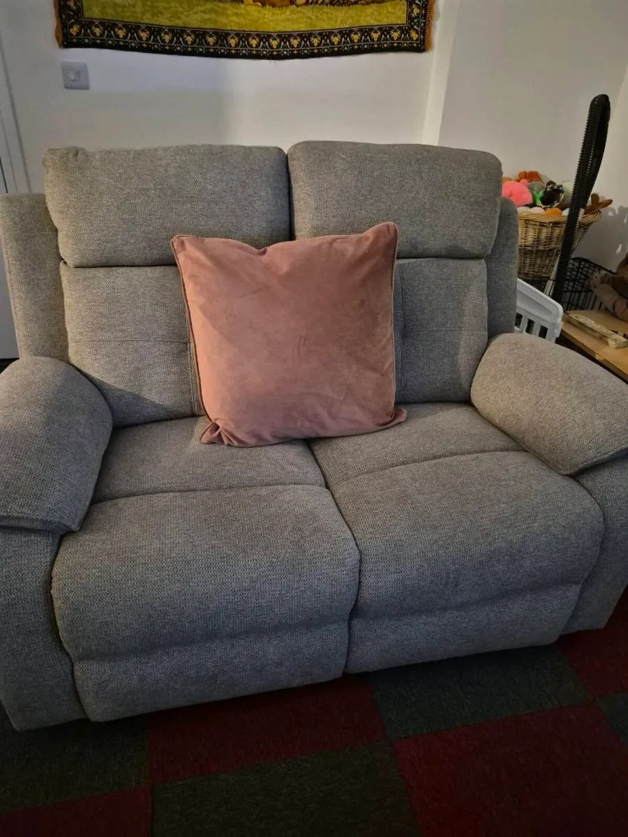 NEW RECLINER SOFA - Image 4