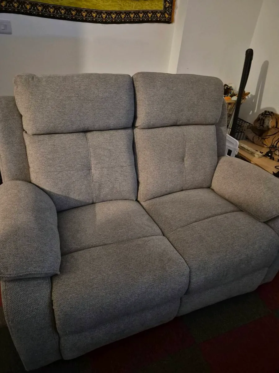 NEW RECLINER - Image 2