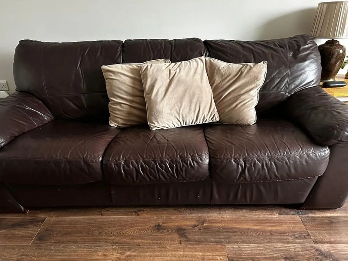 3 peice leather suite furniture - Image 1