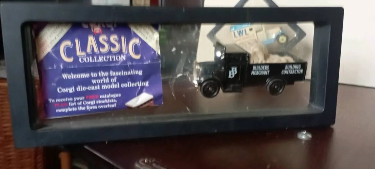 { 8 } CORGI CLASSIC DIE--CAST MODLE'S - Image 4