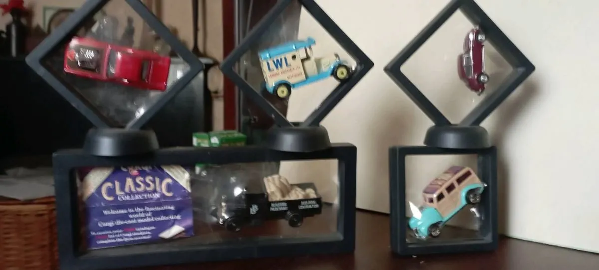 { 8 } CORGI CLASSIC DIE--CAST MODLE'S - Image 2