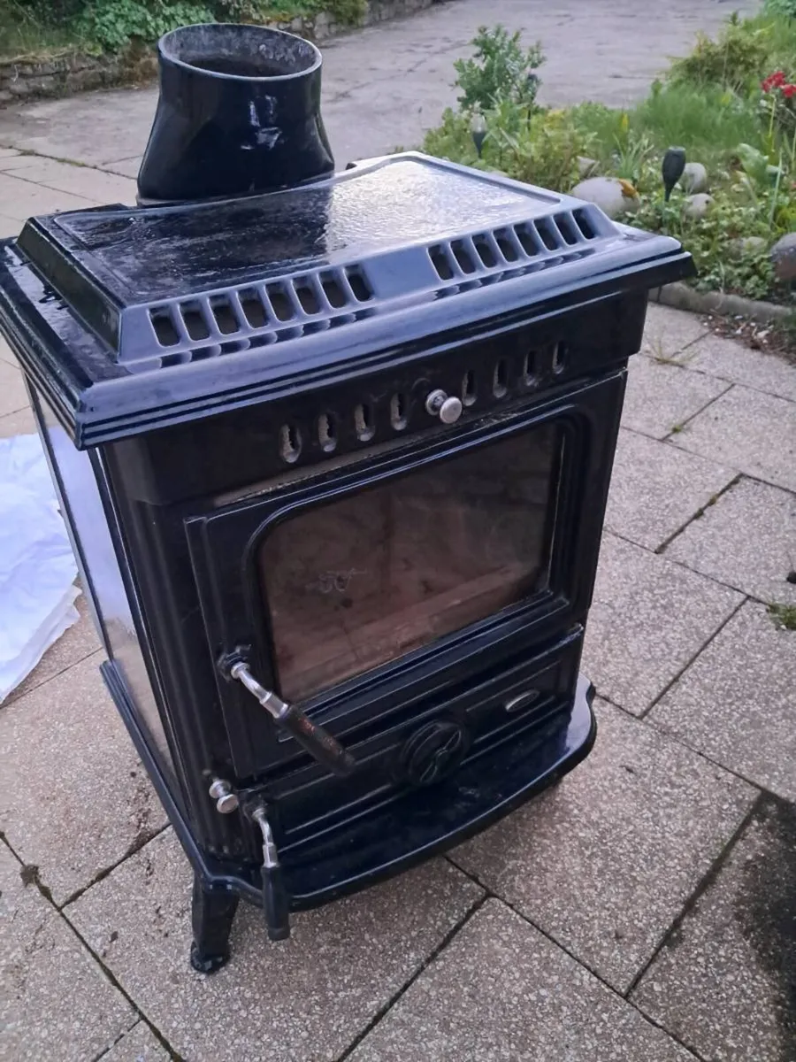 Stove without backboiler