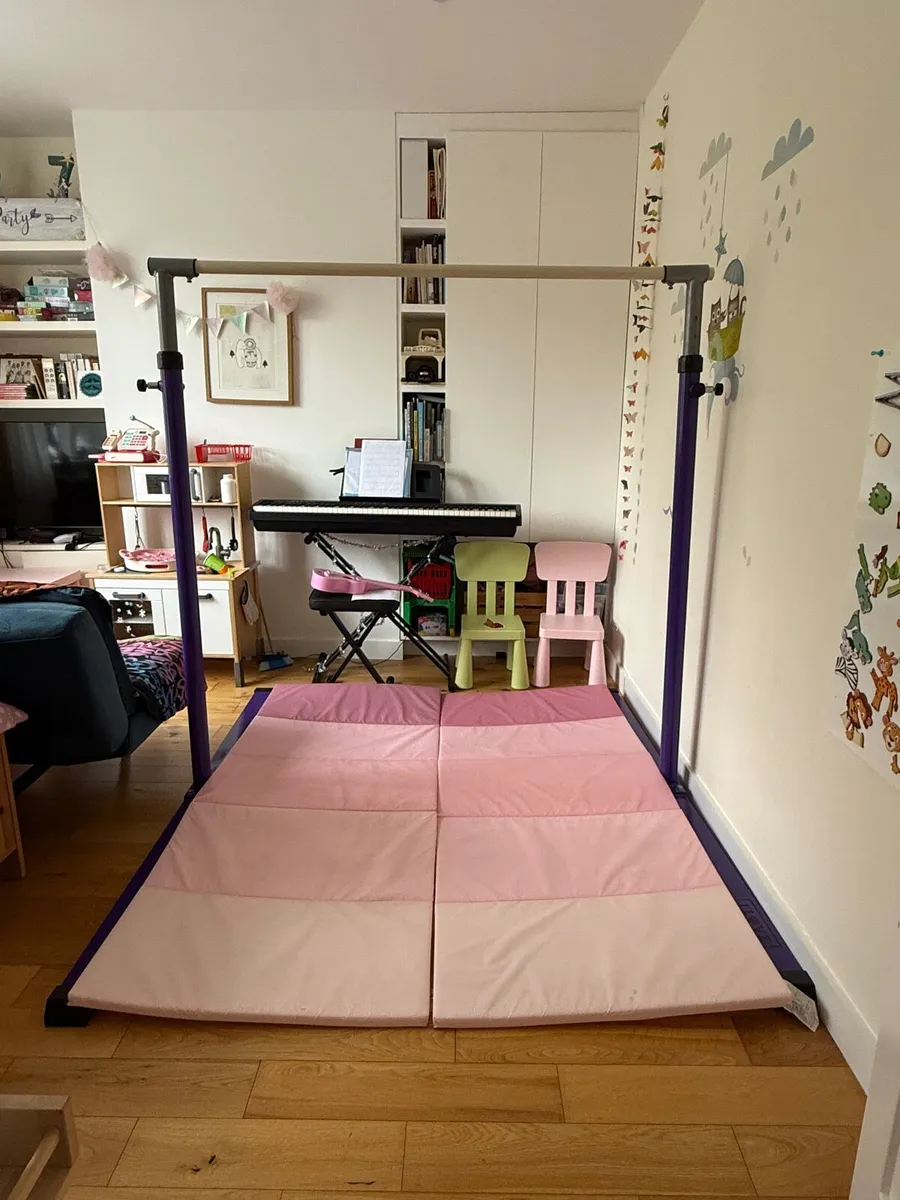 Gymnastics bar - Image 1