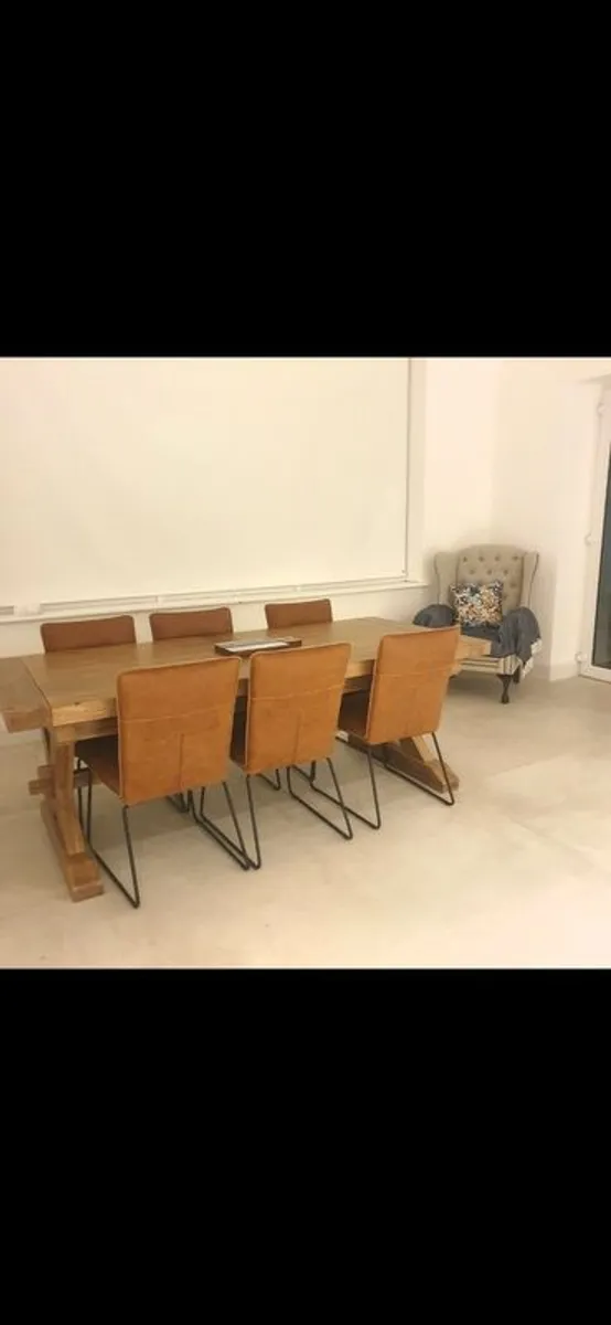 Extendable dining room table - Image 2