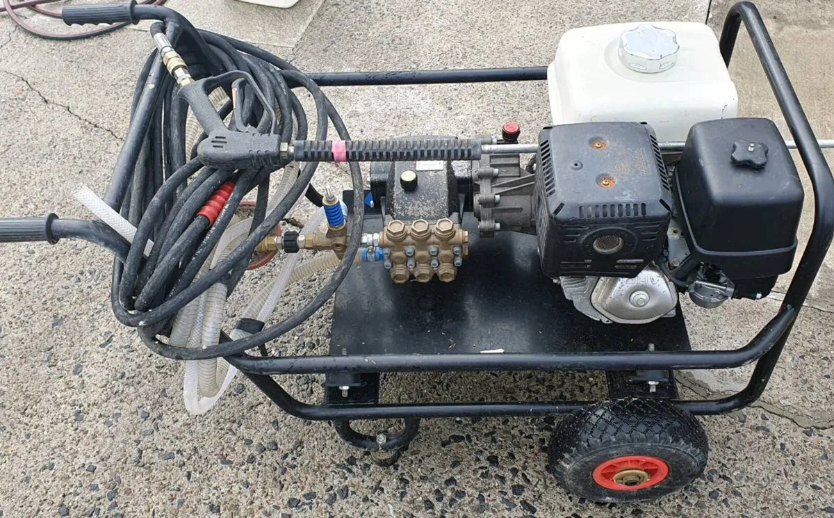 Honda power washer as new condition gx 390 very po - Image 2