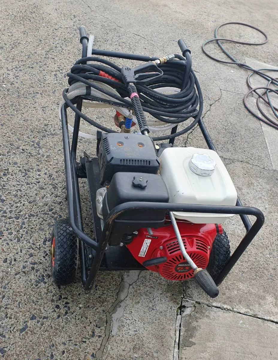 Honda power washer as new condition gx 390 very po - Image 1