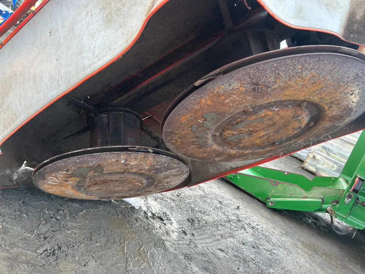 2016 Kuhn PZ 190 Rotary Mower - Image 2