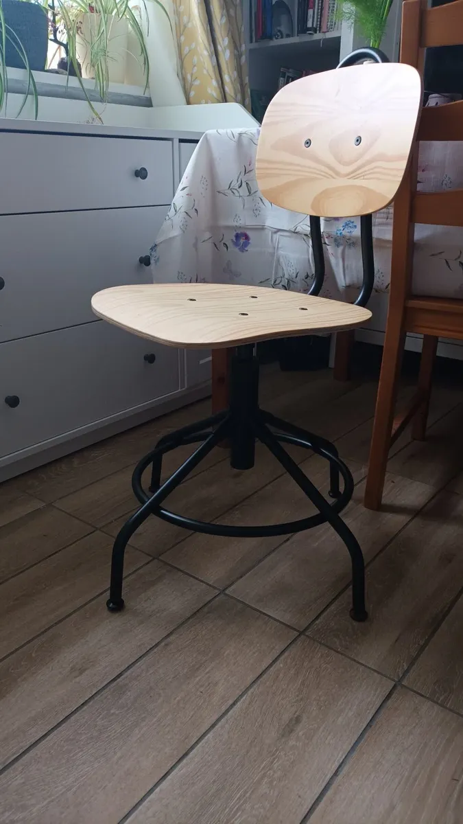 Free Swivel chair