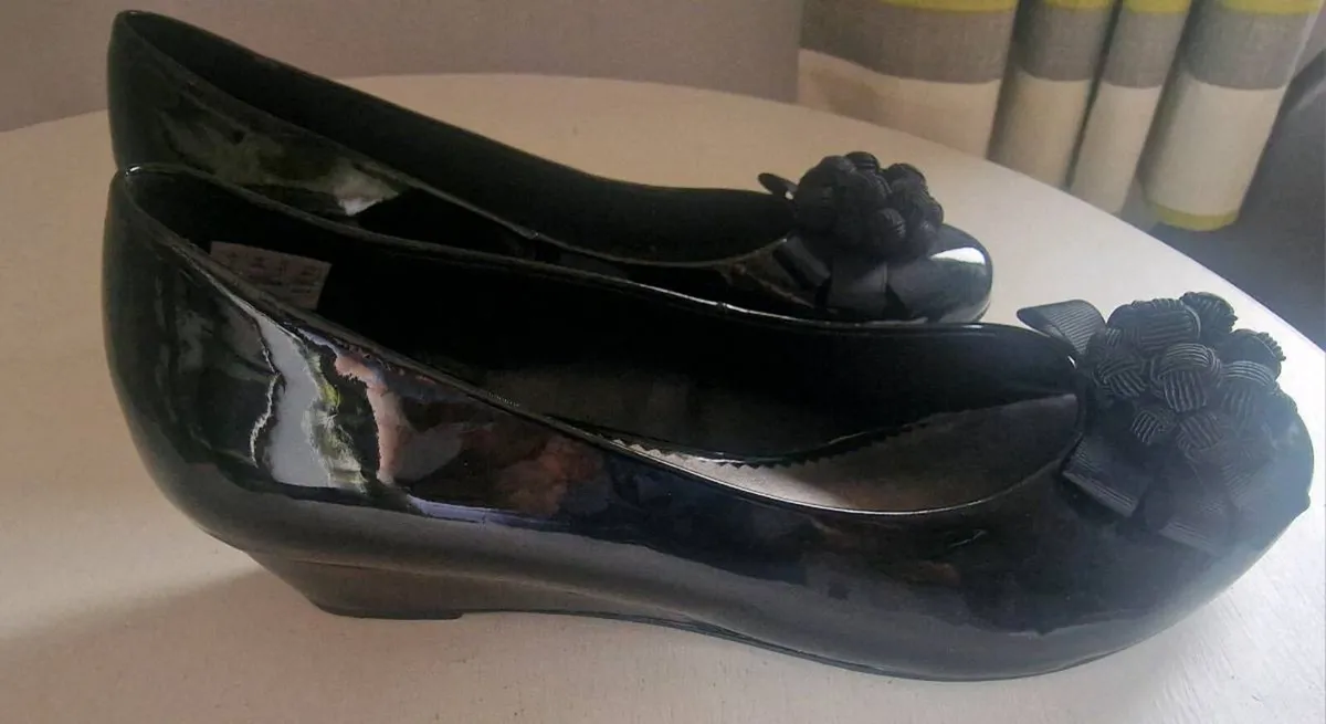 New Clarks black wedge shoes sz 9 - Image 2
