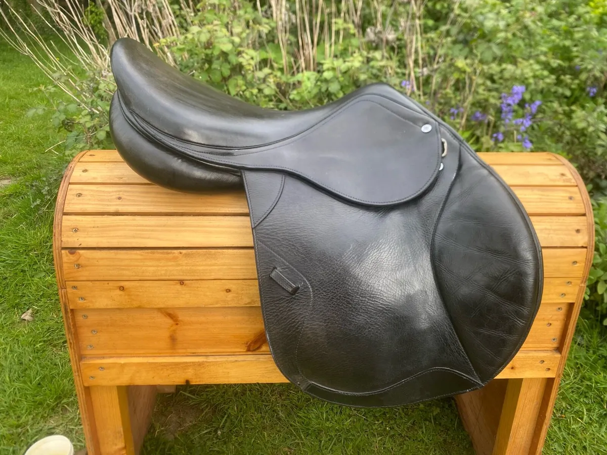 18” WIDE selleria jumping saddle - Image 3