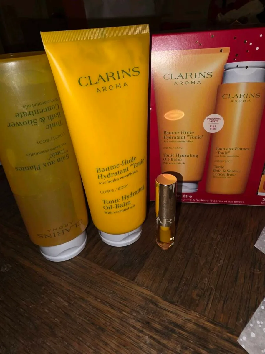 CLARINS OIL SHOWER, Oil Lip Balm Bag Hamper Set ! - Image 3