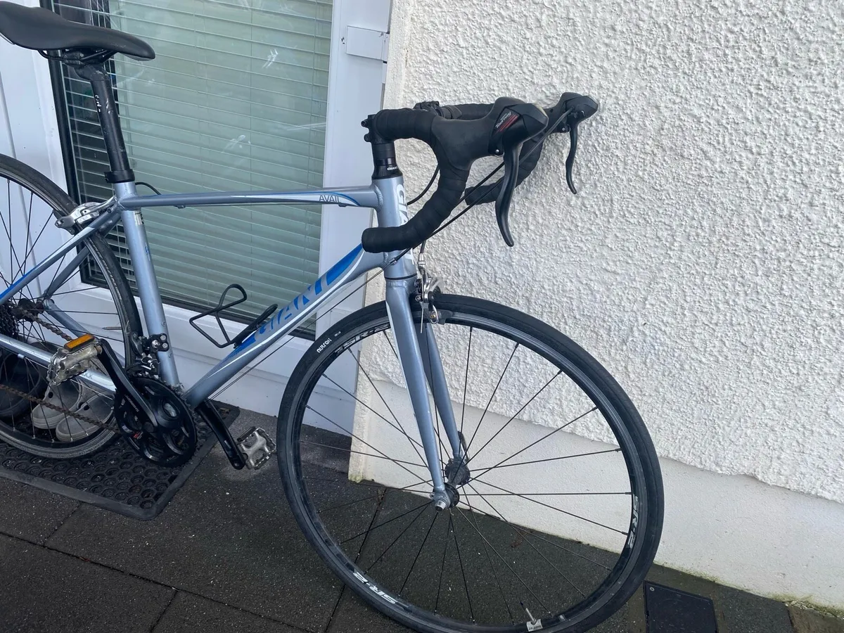 Giant Avail 700x25c wheels 24 speed 18.5 inch - Image 1