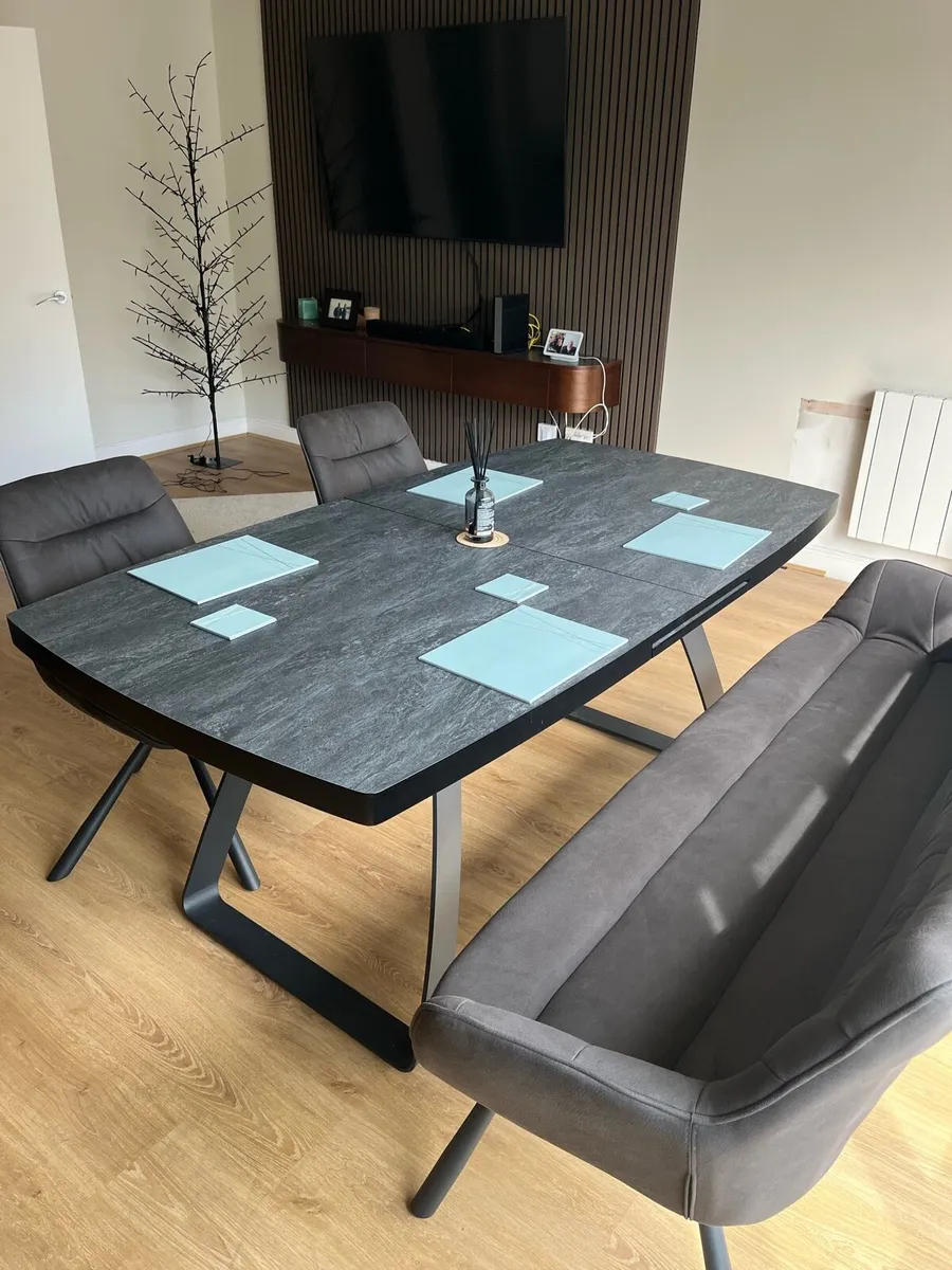 Dining table & chairs - Image 2