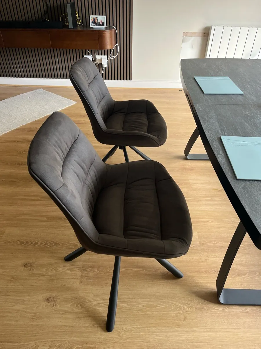 Dining table & chairs - Image 4