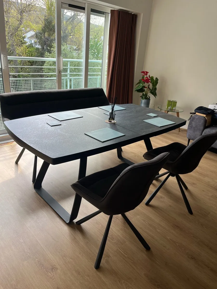 Dining table & chairs - Image 1