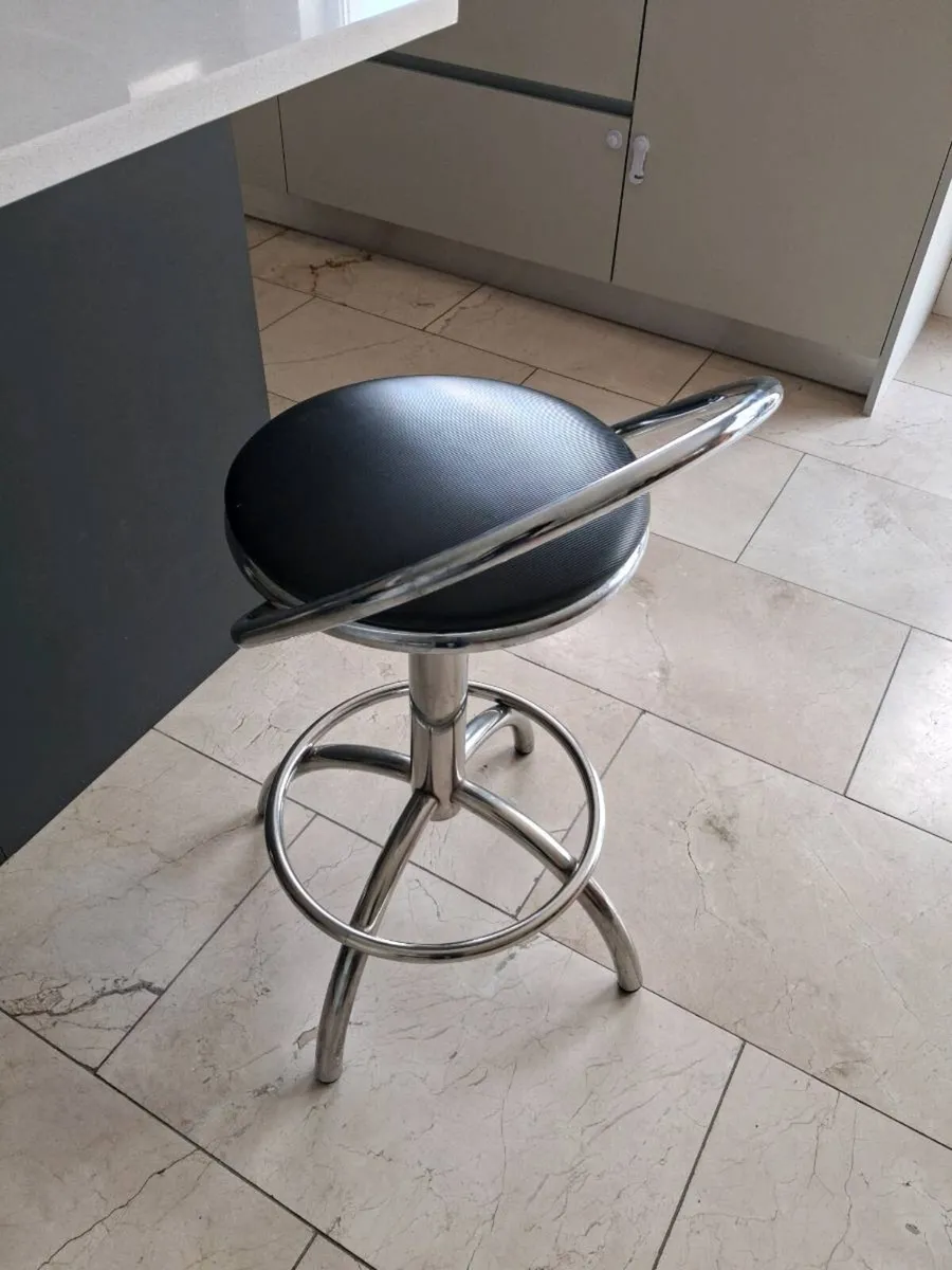 3 x bar/kitchen stools, perfect condition - Image 1