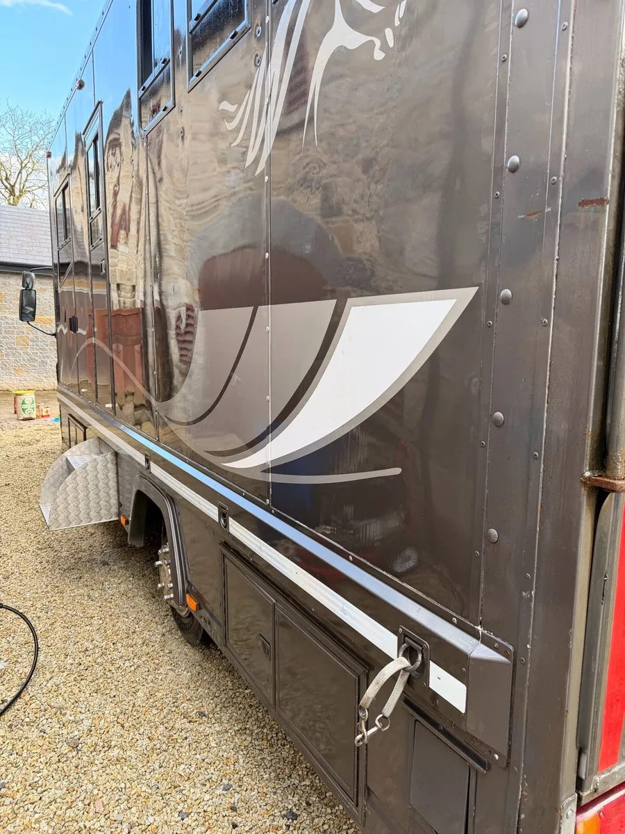 Daf L45 Horse Truck 2005 - Image 2