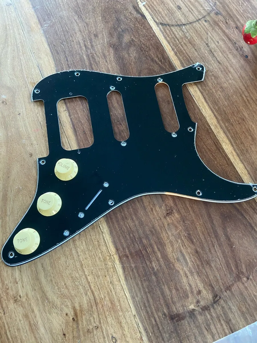Hss strat pickguard - Image 1