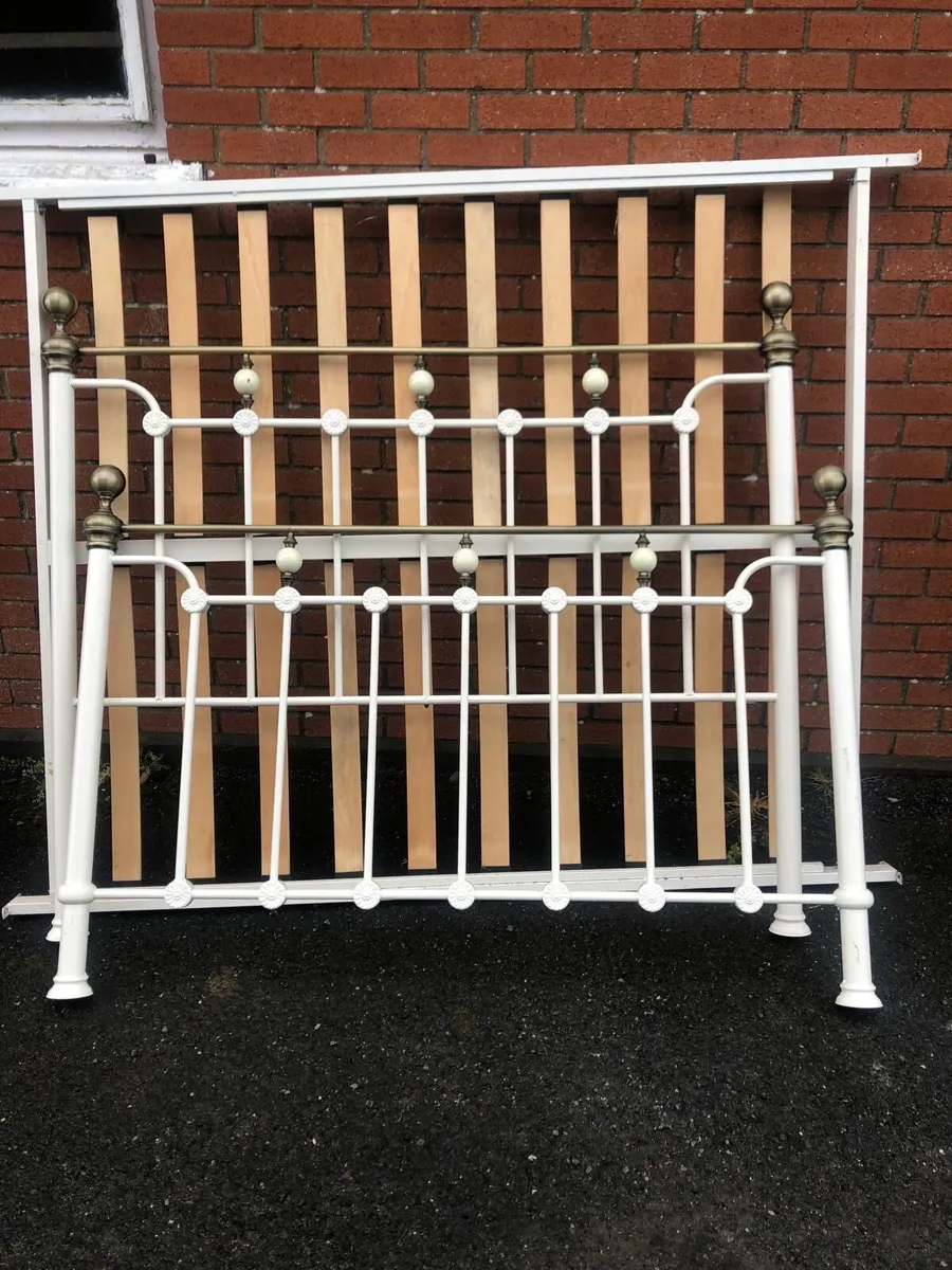 Double bed 4ft6”