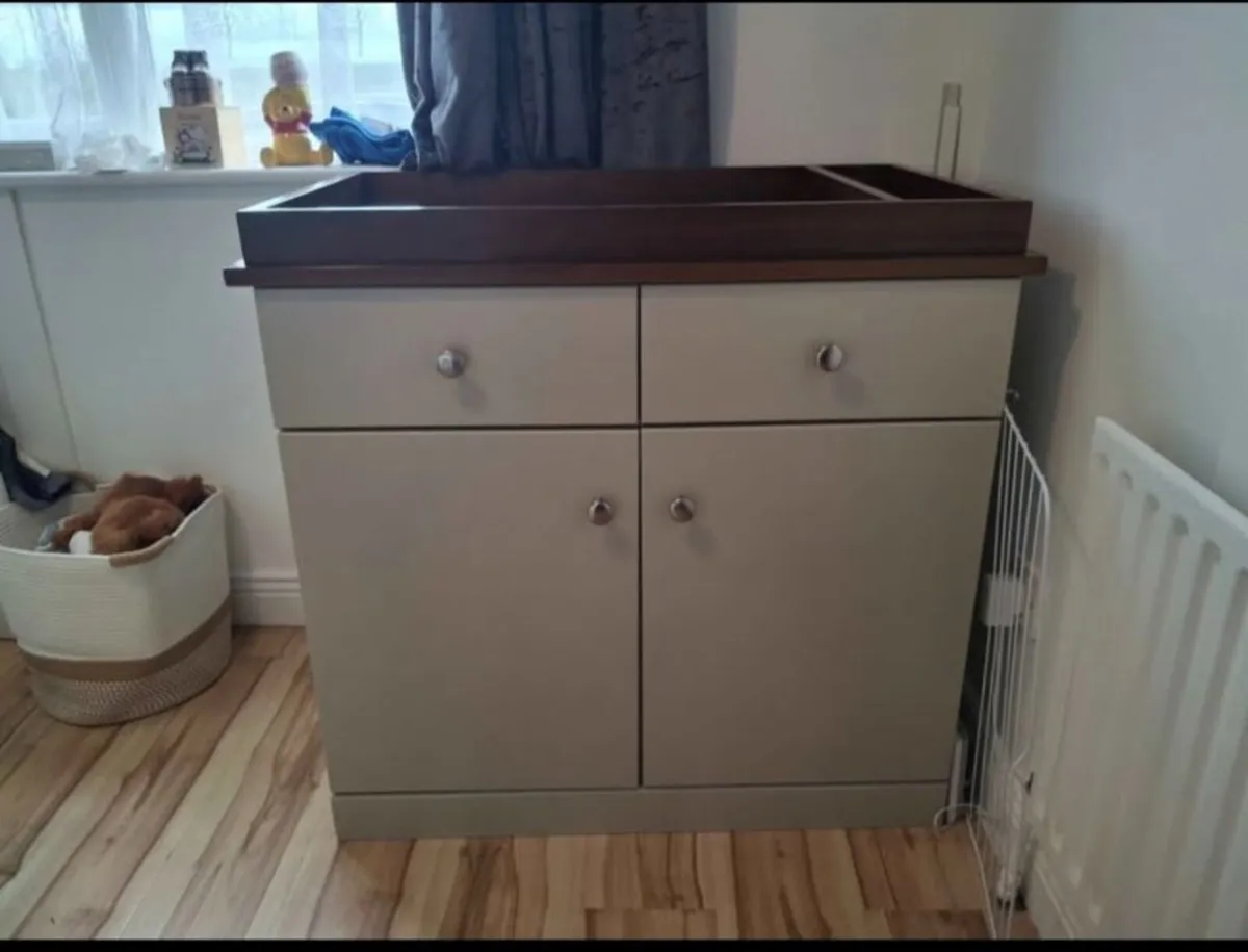 Baby changing unit - Image 1