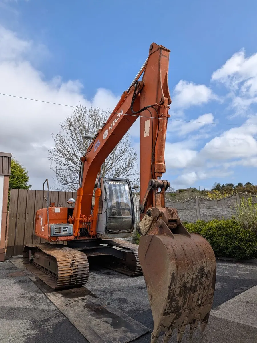HITACHI EX120-5 EXCAVATOR IN EXCELLENT CONDITION - Image 3