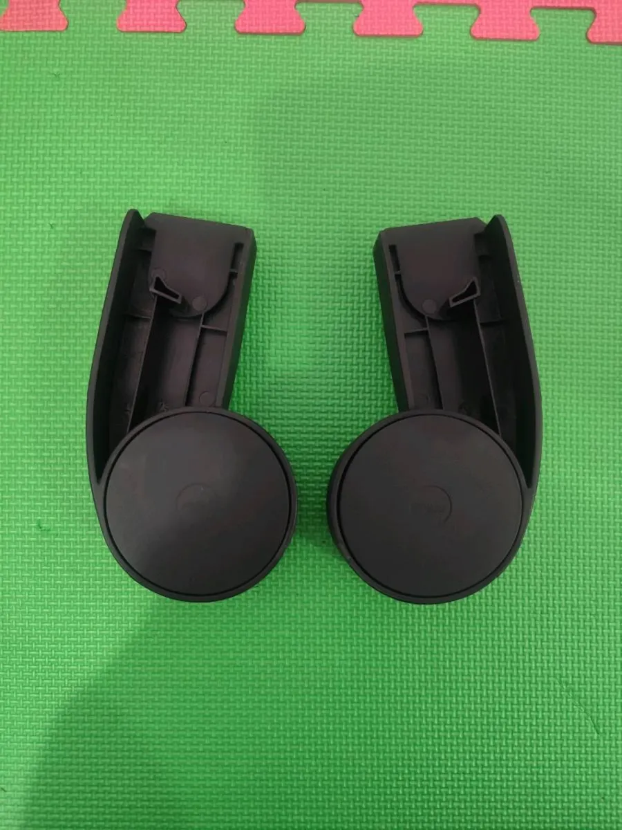 Cybex gold car seat adapters - Image 3