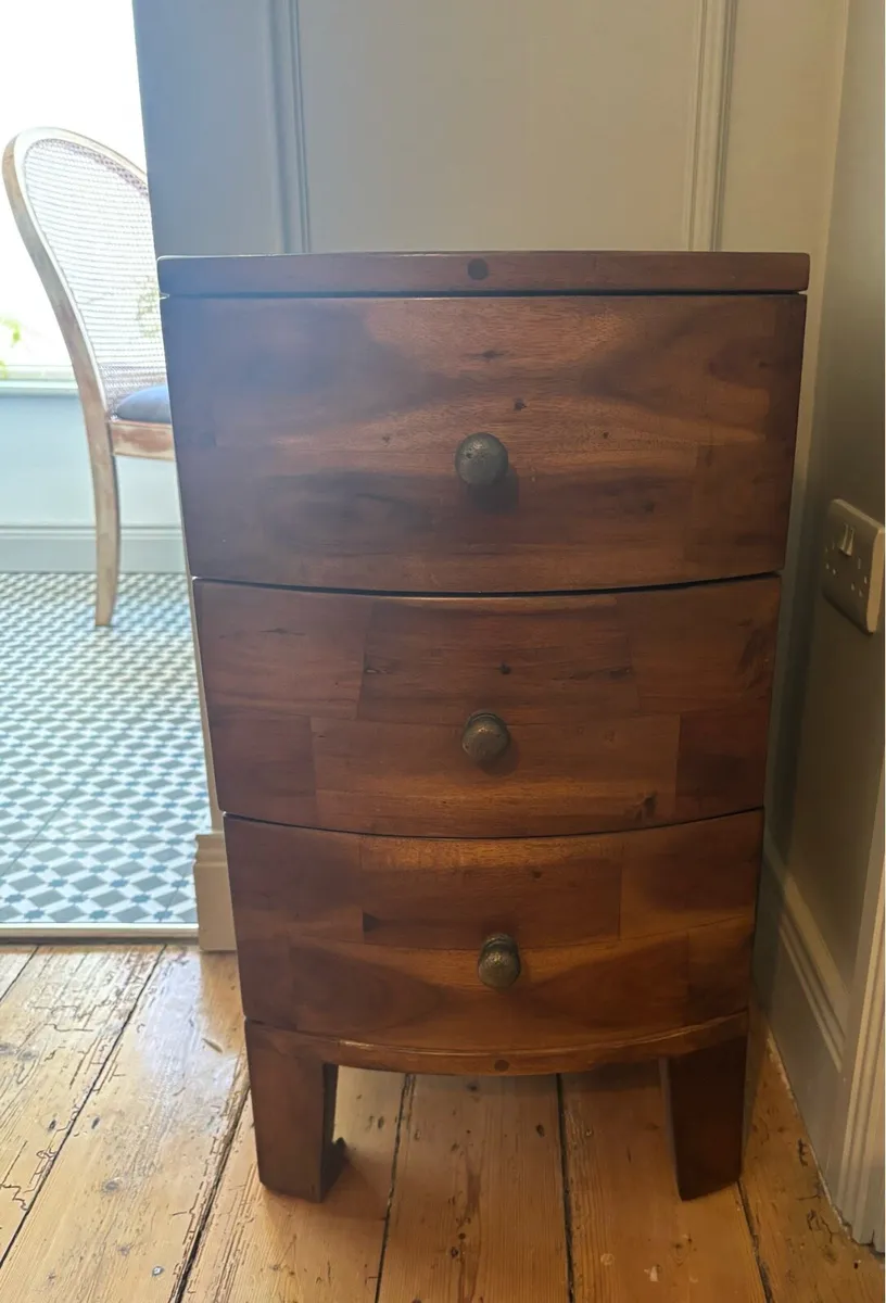 Matching bedside tables x 2 - Image 1