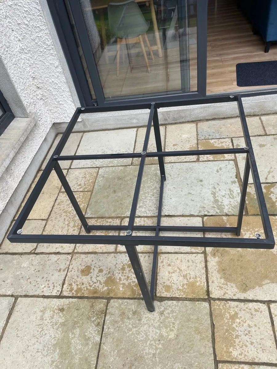 Garden table - Image 1