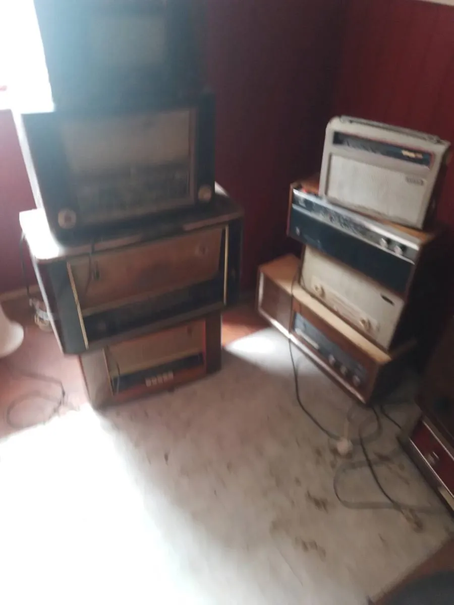 Vintage old radios - Image 1