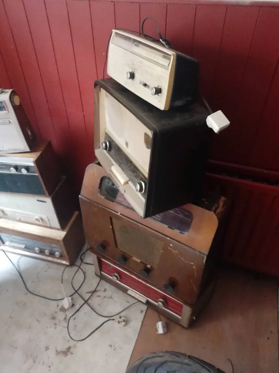 Vintage old radios - Image 2