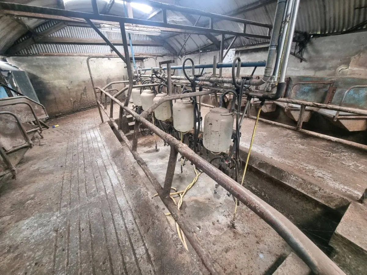 Milking machine equipment - Image 1