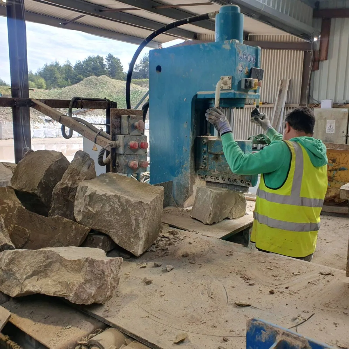 Stone guillotine for sale - Image 1