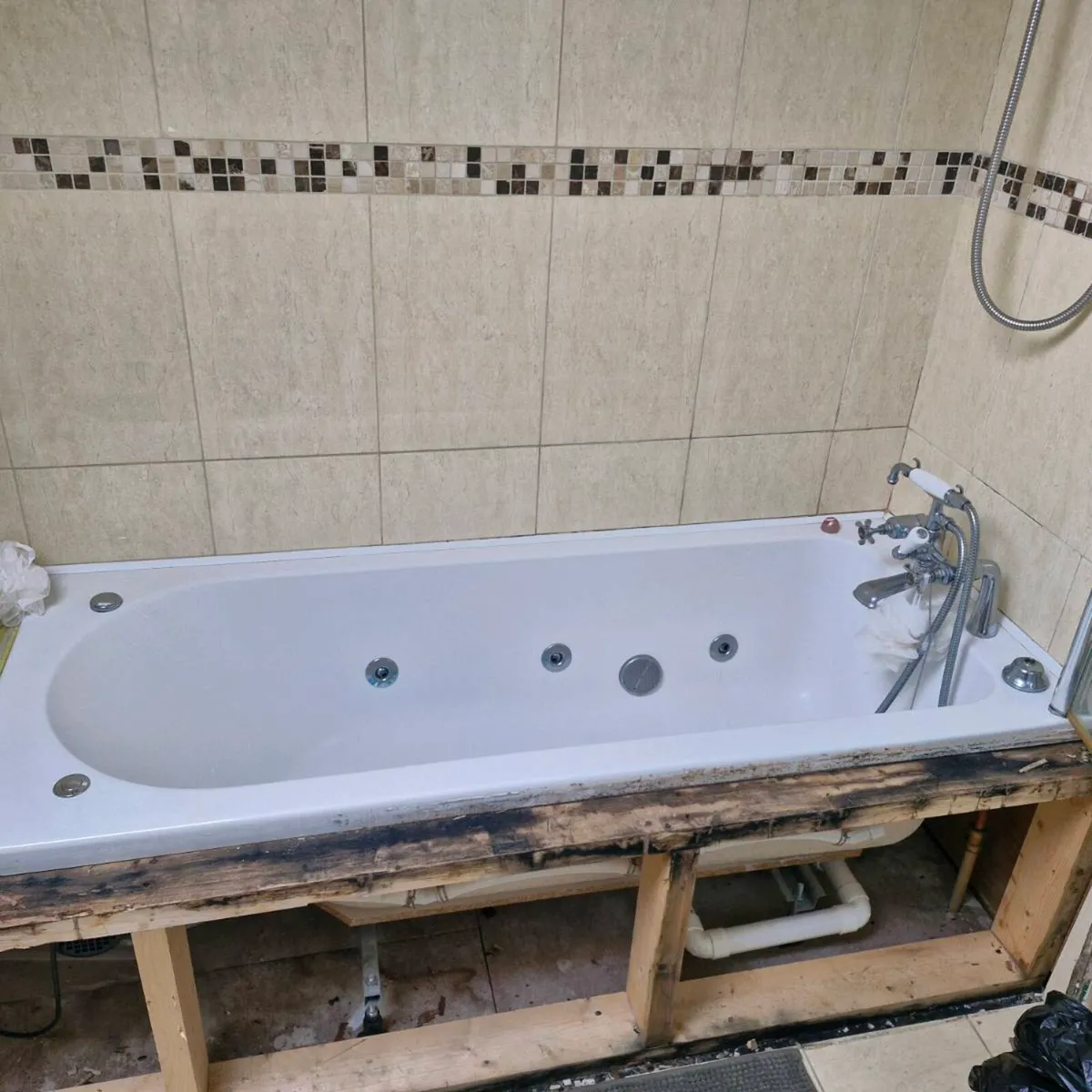 Jacuzzi Bath. - Image 2