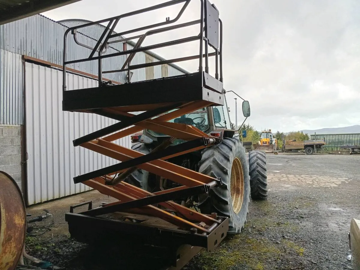 Sissor lift hoist on 3 point linkage for tractor - Image 1