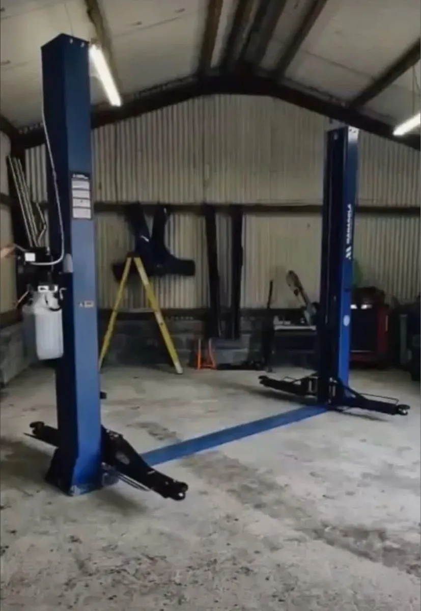 4 ton Car lift - Image 1
