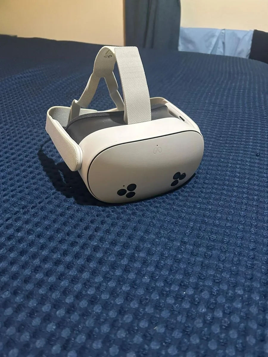 Meta Quest 3S VR head set - Image 2