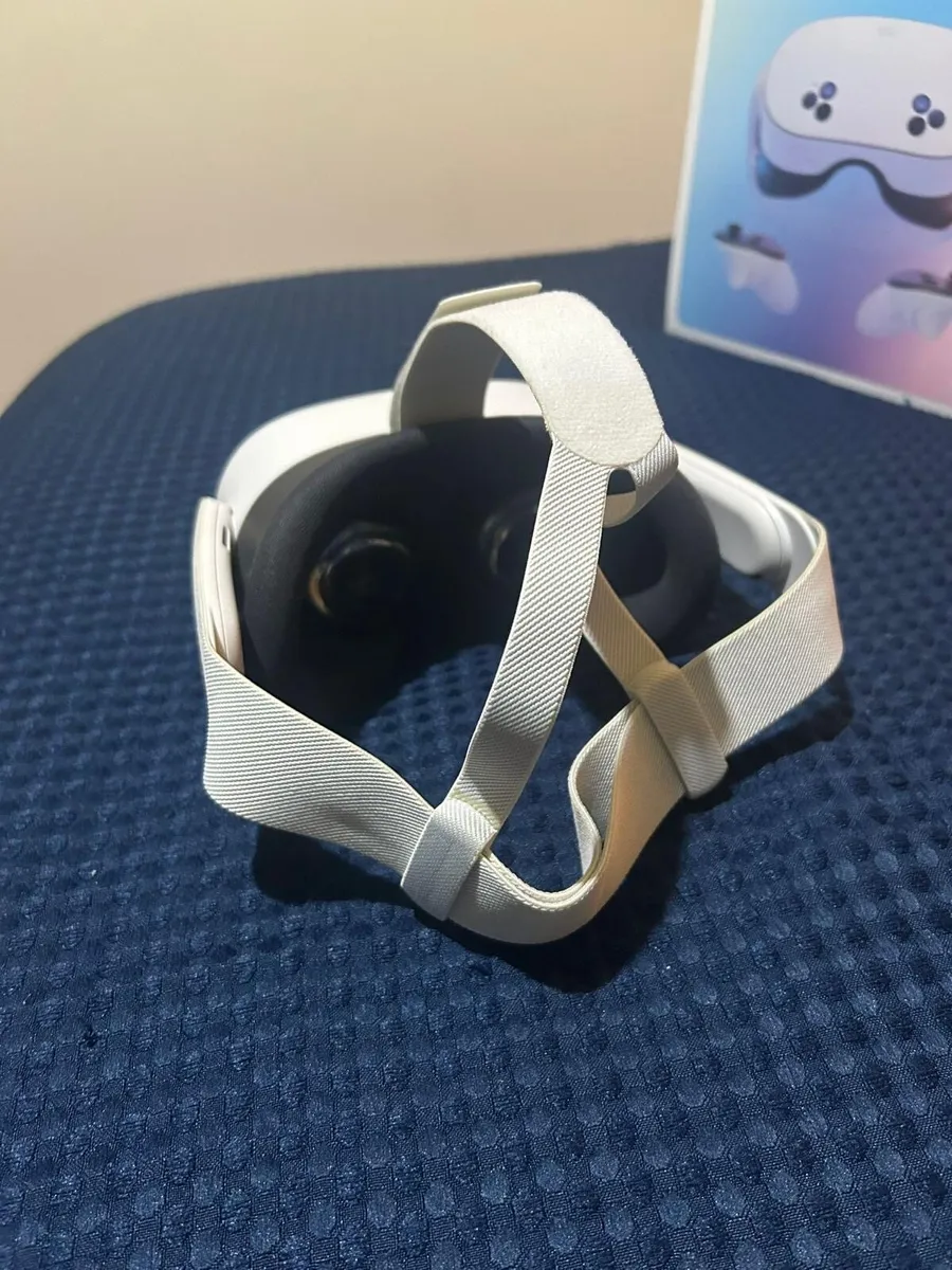 Meta Quest 3S VR head set - Image 4