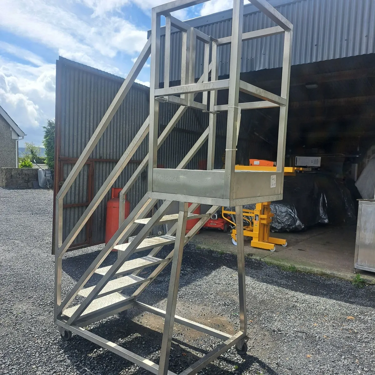 Podium Ladder - Image 1