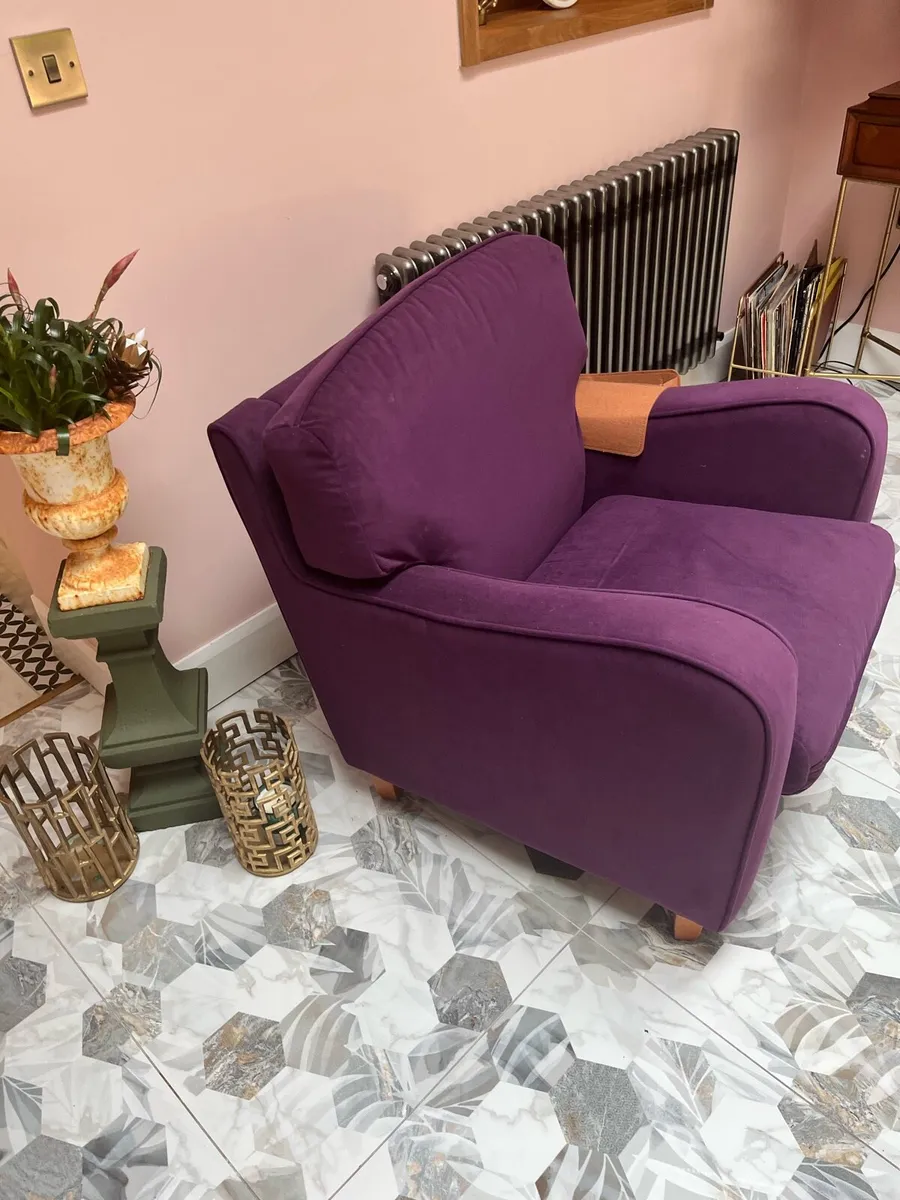 2 Lounge Chairs - Image 1