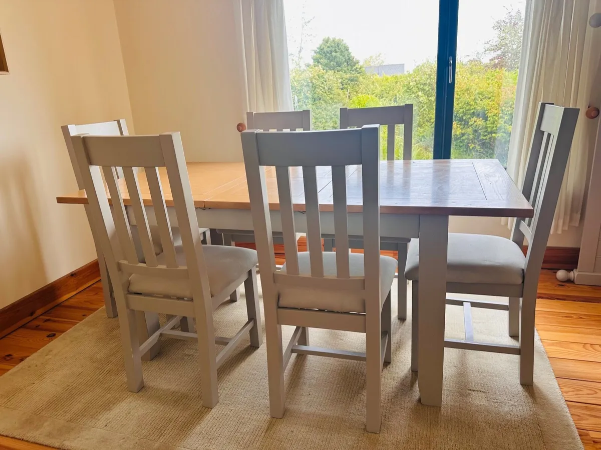 Dining table and chairs - Image 1