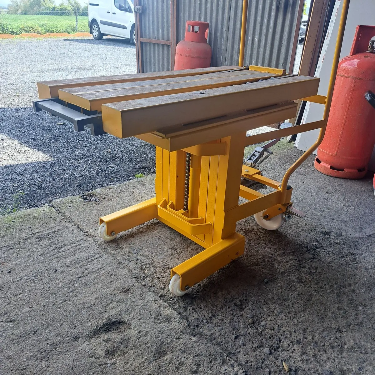 Lifting Trolley - Image 1