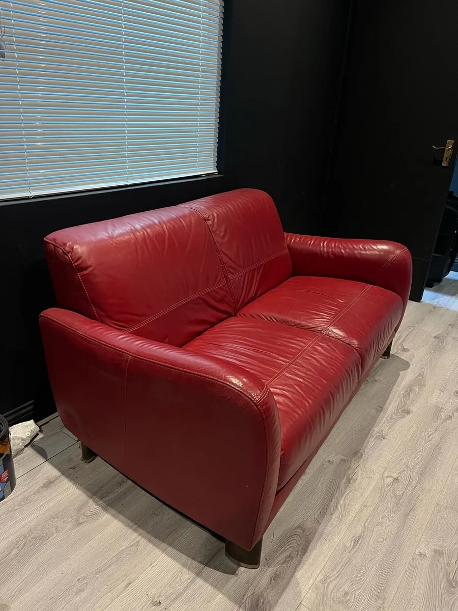 Red natuzzi couch - Image 2
