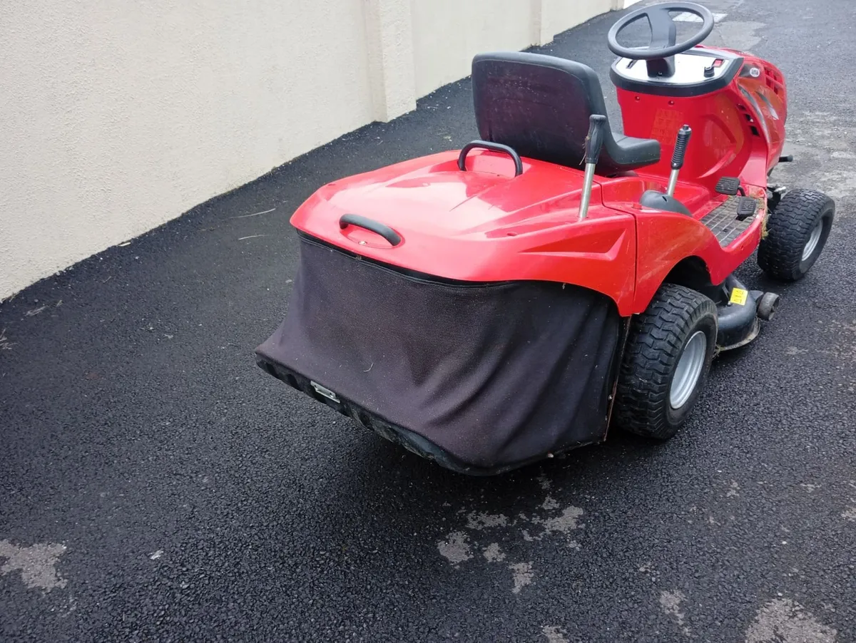 Ride on lawnmower - Image 2